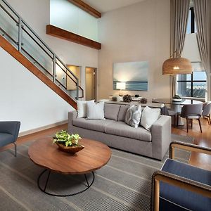 Executive 1 Bedroom Bi-level Suite 1 King Sofa bed